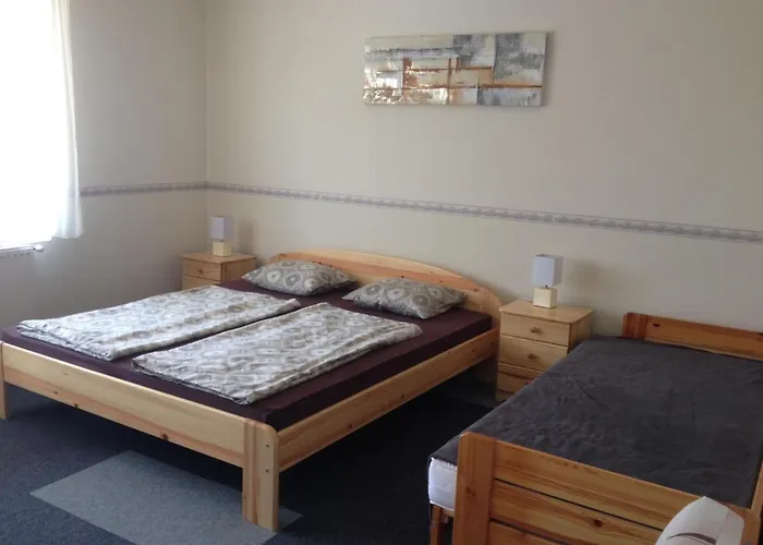 Akos Haz * שיופוק